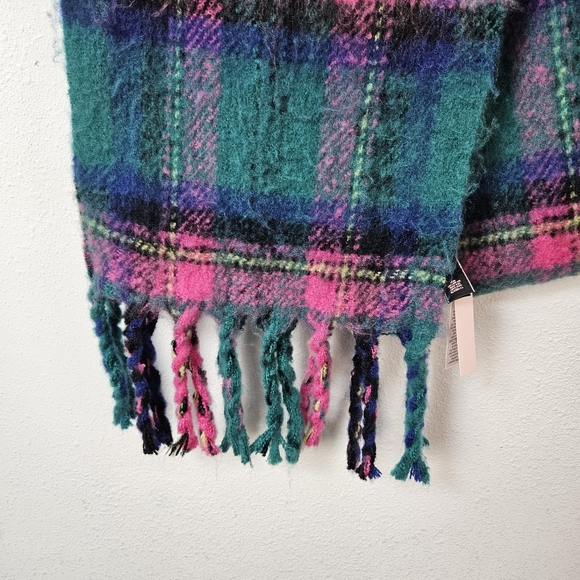 VICTORIA'S SECRET COZY PLAID SCARF W/FRINGE WINTER MULTI-COLOR ONE SIZE NWT - Picture 4 of 7